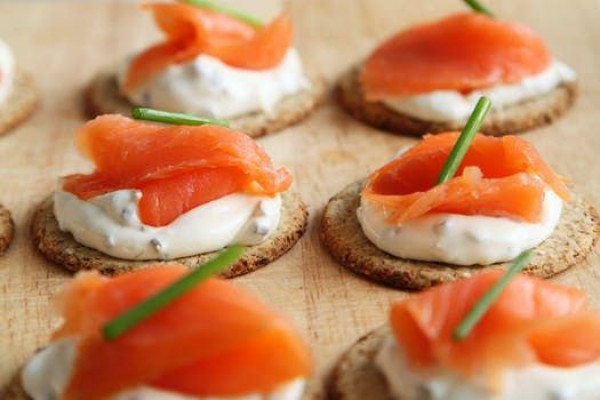 appetizer-canape-canapes-cheese-41967 ud af huset.jpg